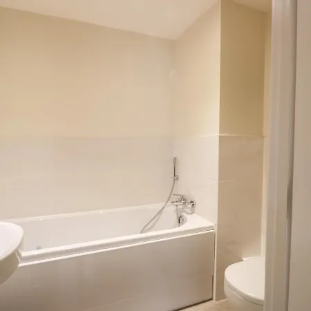 Апартаменты 78 Bishops Way *